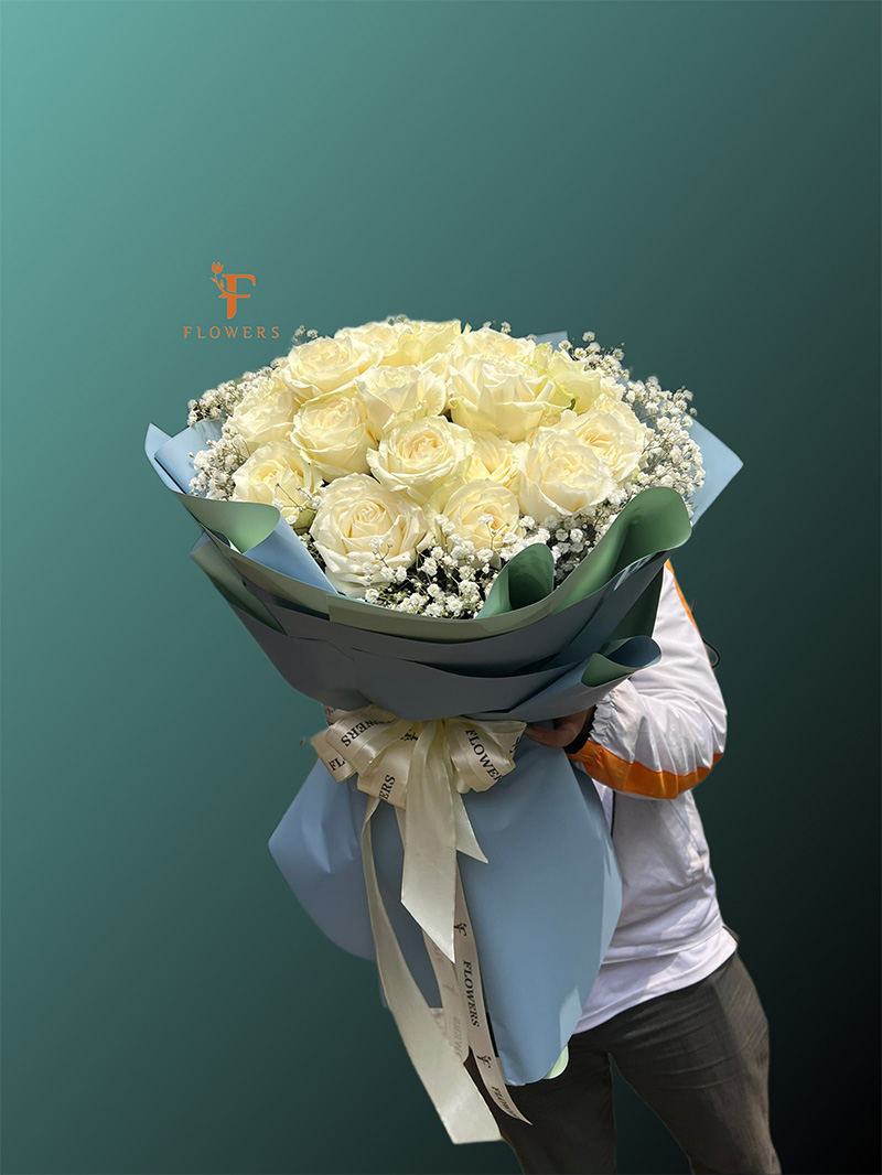 Hoa màu trắng thích hợp tặng cho bạn gái tại Shop hoa tươi quận 7